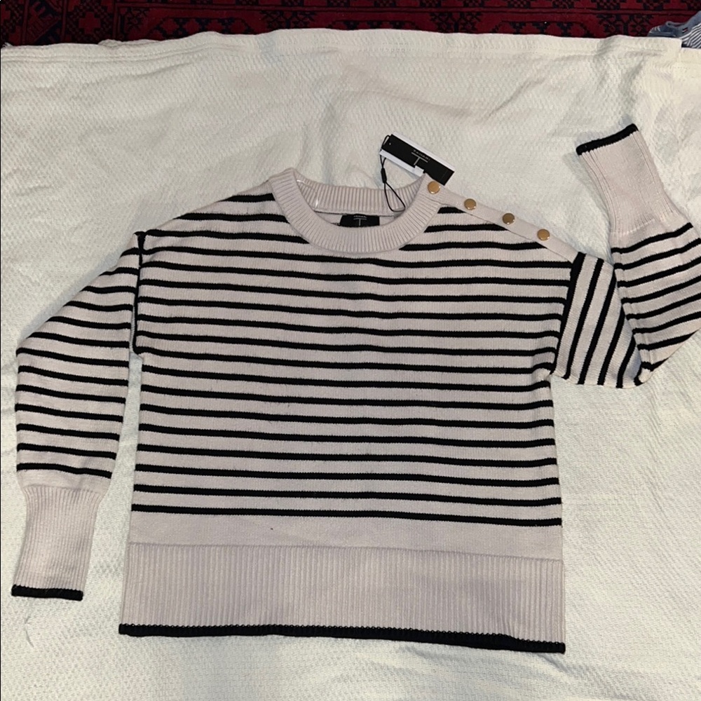 NWT Tahari women’s sweater
